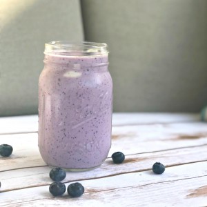 healthy blueberry protein smoothie