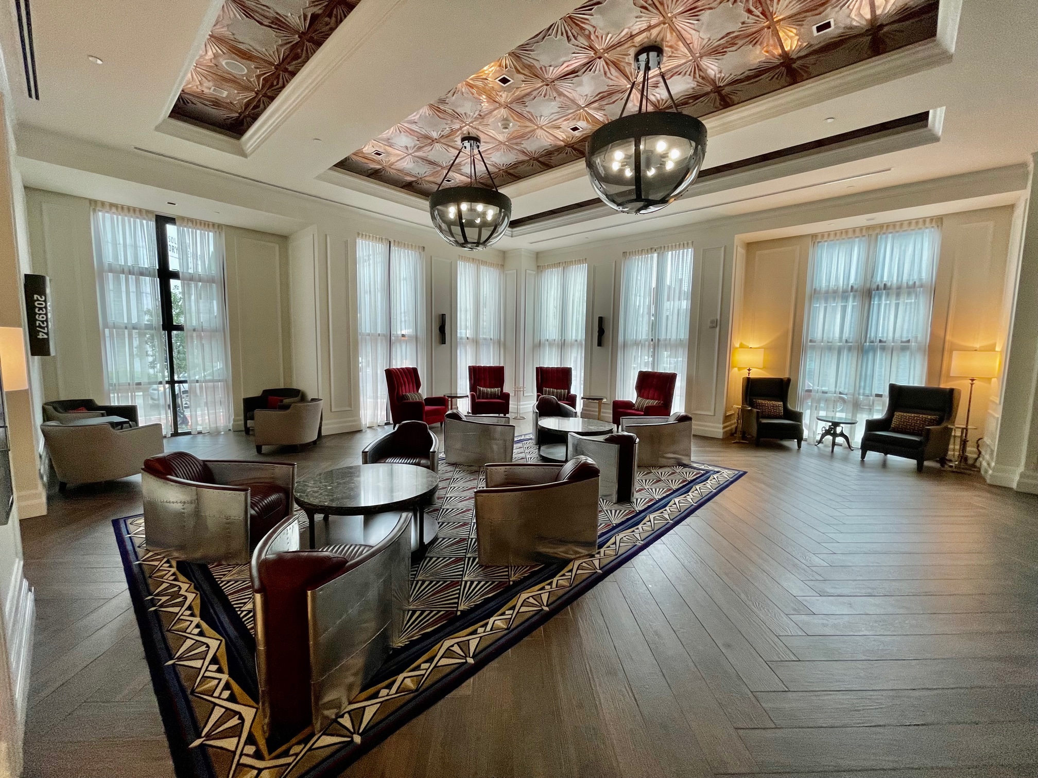 New Orleans hotel bar