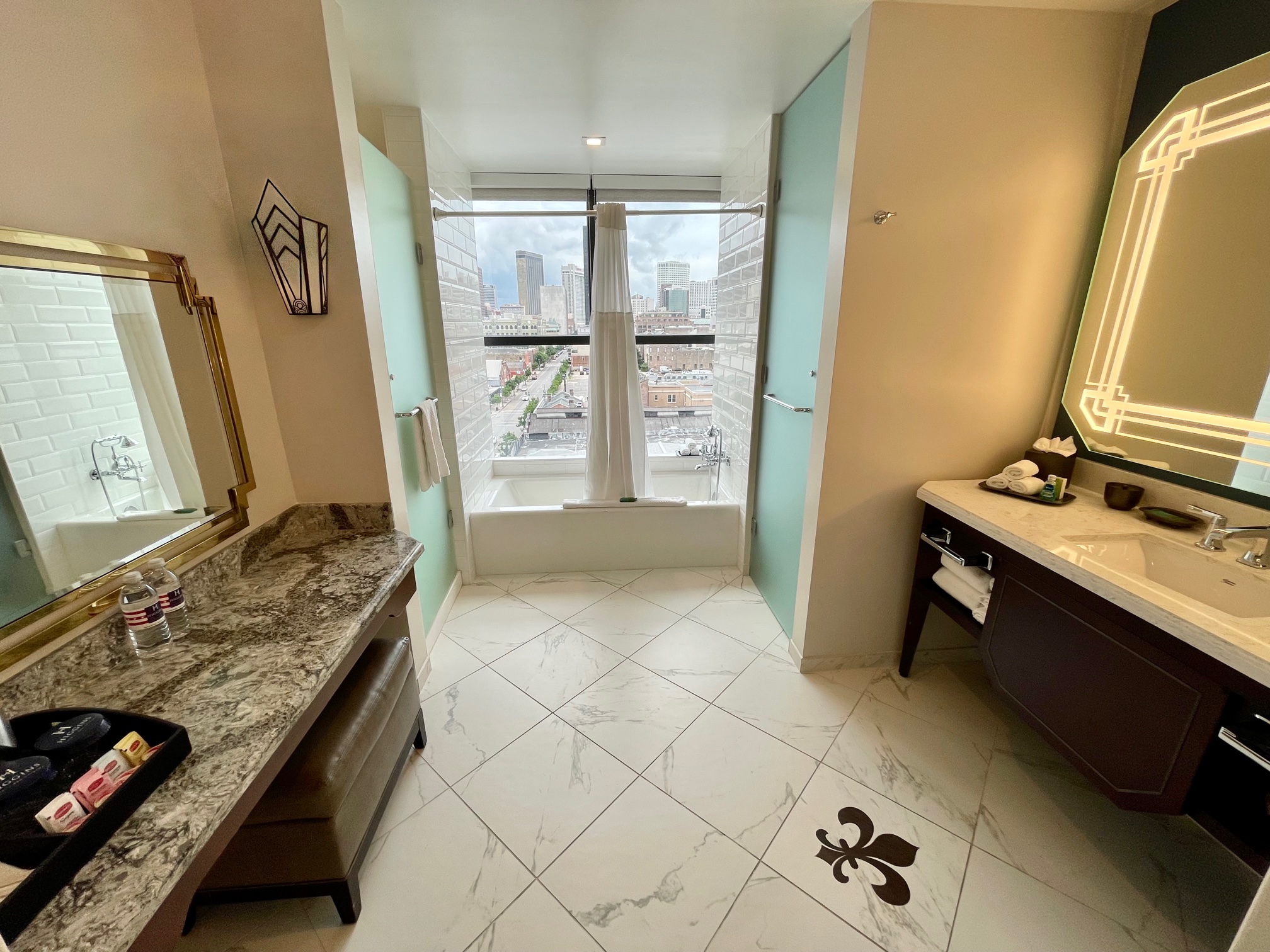 New Orleans hotels bathroom