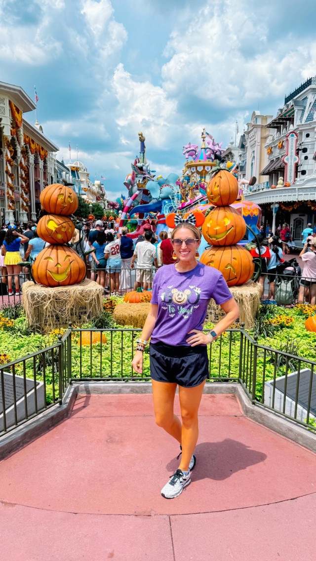Some call it nosey, I call it highly informed. 💁🏻‍♀️

Send to someone who gets it! (And don’t lie and tell me you never wonder or look closely!) 😆👀

#disneyvip #viptour #disneyfunny #disneymeme #disneyfamily #disneypics